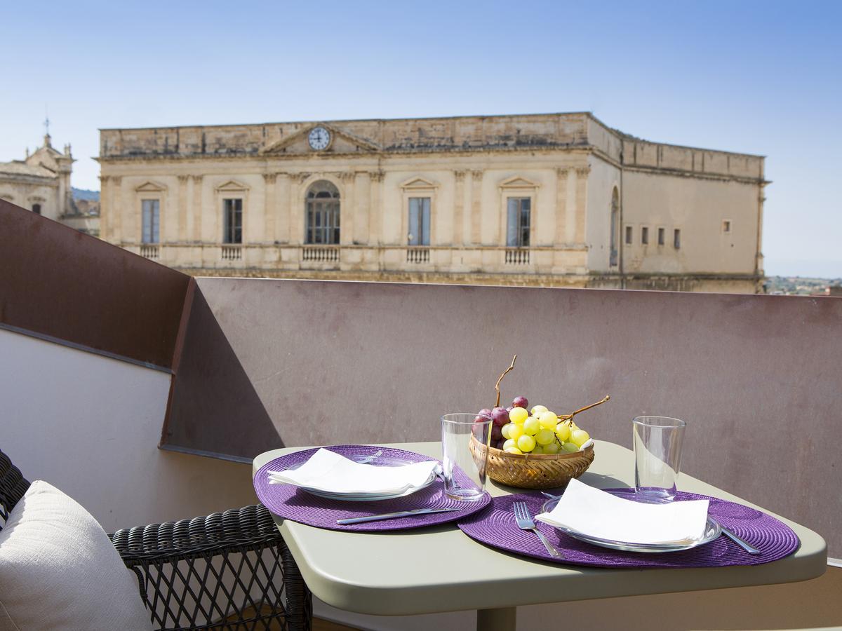 Hotel Palazzo Melfi Comiso Esterno foto